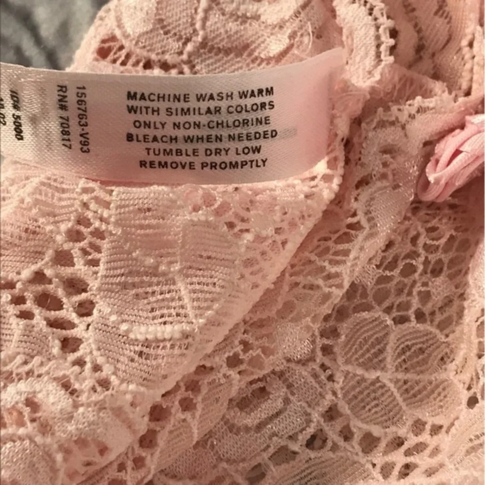 Victoria’s Secret Vintage Rose Pattern Lace‎ Tanga Panty Powder Pink size M